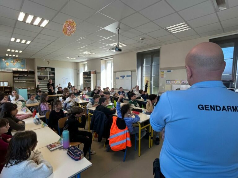 Les gendarmes à l’école